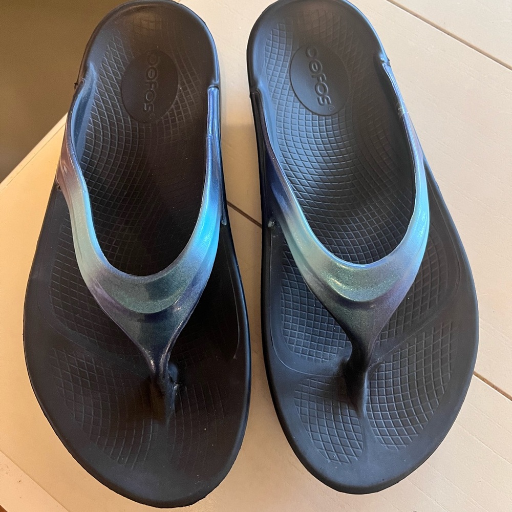 OOFOS Flip Flips - Size 7